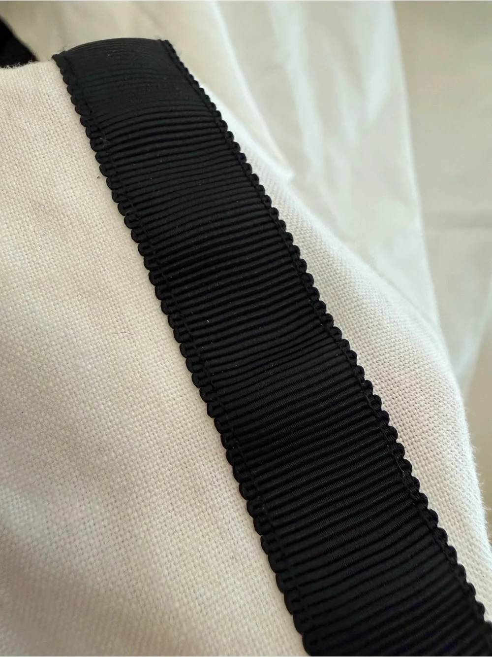 kate spade White and Black Trim table cloth 65 x 52